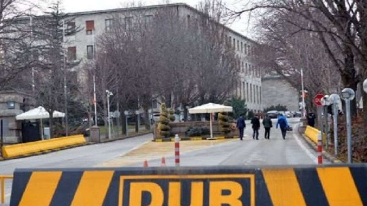 'Çocuklarım aç' diyerek Meclis kapısında kendini yakmak istedi