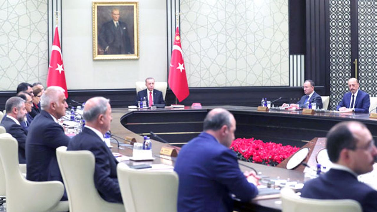 Kabine üç haftalık aranın ardından bugün toplanıyor
