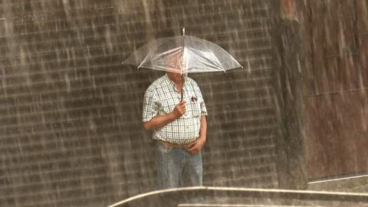 Meteoroloji, 15 şehir için sağanak yağış uyarısında bulundu