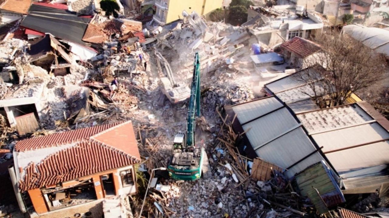 BM: 1999 depreminin on katı enkaz oluştu