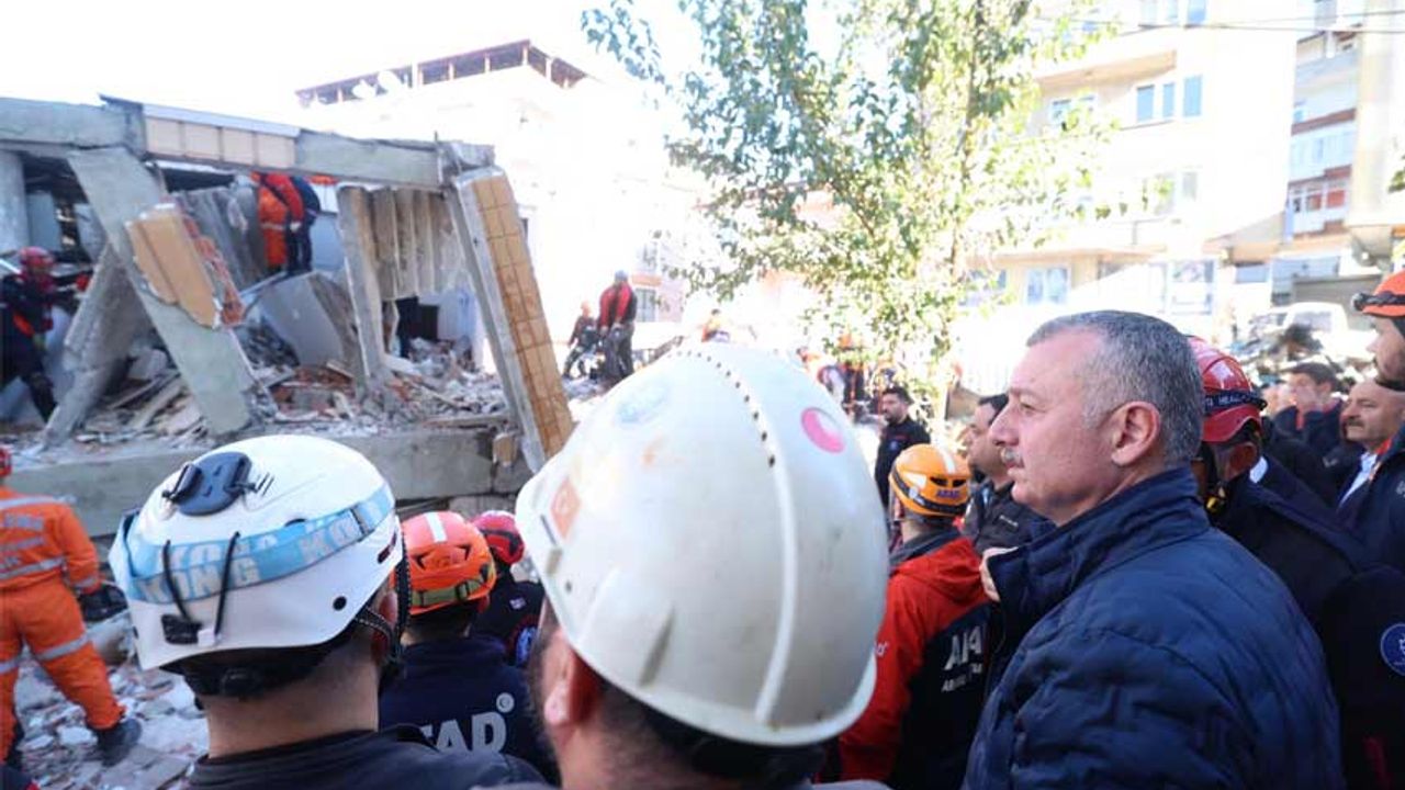 Kocaeli’de yedi katlı bina çöktü