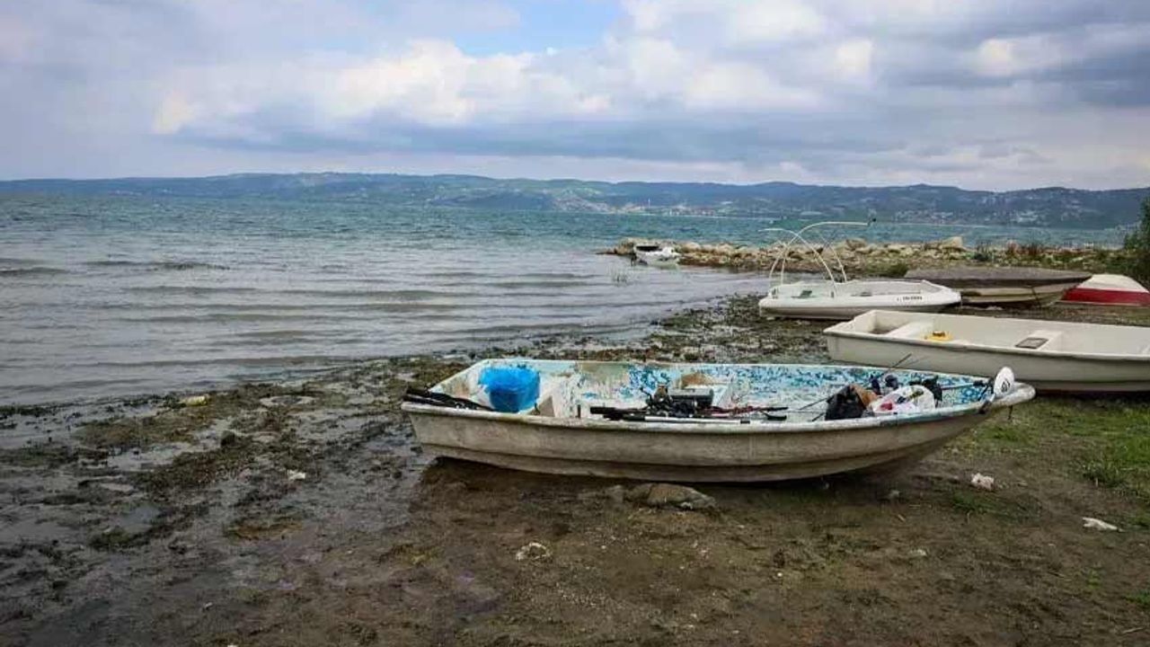 Yağışlar, Sapanca Gölü'nü 1 santimetre yükseltti