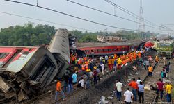 Hindistan'da tren kazası: Can kaybı 300'e yaklaştı