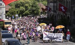 İsviçre'de yüzbinlerce kadın sokaklara çıktı