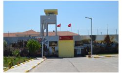 İzmir'de tutuklular ihlallere karşı koğuşu ateşe verdi