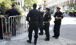 İsveç polisinden bu kez de Tevrat yakmaya izin