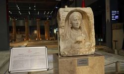 İtalya'dan Türkiye'ye iade edilen mezar steli tanıtıldı