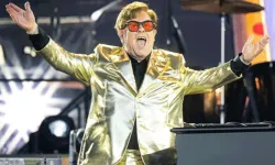 Elton John hastaneye kaldırıldı