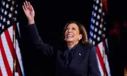 Kamala Harris başkan adaylığını resmen kabul etti