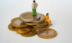 Yetişkinlerin yarısının partnerlerinden gizli "ayrılık fonu" var