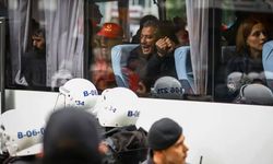 Taksim'e gitmek isteyen yüzlerce gösterici gözaltına alındı