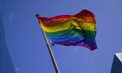 Fransa'da LGBT bayrağını kapatan futbolculara 4'er maç men cezası verildi