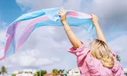 Bakanlık, transların hormona erişimine 21 yaş sınırı getirdi