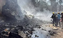 Hindistan'dan Londraya giden yolcu uçağı kalkış sırasında düştü