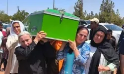 Erkek şiddetiyle öldürülen Yaprak Türk'ün cenazesini kadınlar kaldırdı
