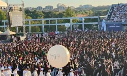 “Atanmış rektör” tepkisi: Öğrenciler sırtını döndü