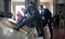 Özgür Özel’den Lozan’ın 102. Yılında Anıtkabir ziyareti