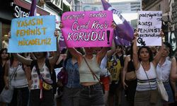 Kadınların polisle pankart mücadelesi