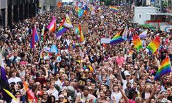 Berlin'de yüz binler onur yürüyüşünde buluştu