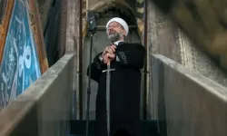 Diyanet’in Cuma hutbesinin hedefinde yine kadınlar var: “Kısa giyinmek haramdır”