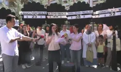 Atanamayan öğretmenlerden MEB önünde siyah çelenkli protesto: “15 bin atama yetmez