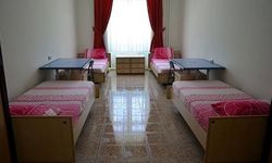 Protestoya katıldı, yurttan atıldı