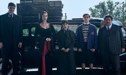 Wednesday 2.sezon: Jenna Ortega’nın karizmasıyla geri döndü