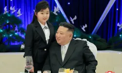 Kim Jong Un kızını dünyaya tanıttı: Kim Ju Ae halef mi olacak?