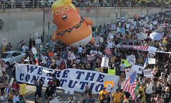 “Kral istemiyoruz!” ABD’de milyonlar Trump’a karşı ayakta
