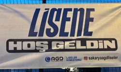 Sakarya Anadolu Lisesi’nde afiş tartışması: Laiklik ilkesi ihlal mi ediliyor?
