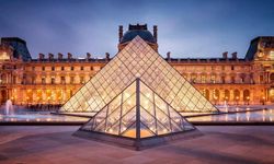 Louvre Müzesi soyuldu: Napolyon'a ait mücevherler gitti