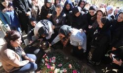 Tabutunu kadınlar taşıdı: Berivan Kutlu toprağa verildi