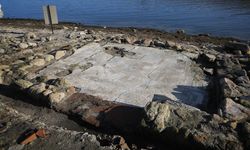 Sapanca Gölü'nde sular çekilince tarihi yapı ortaya çıktı