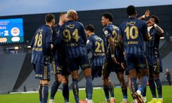 Eyüpspor'u 3-0'la geçen Fenerbahçe maç fazlasıyla liderlik koltuğuna oturdu