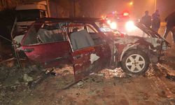 Alkollü sürücü sollama yaparken duvara çarptı: 3 yaralı