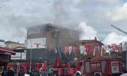 Ataşehir'de korkutan yangın: Mahsur kalan iki kişi kurtarıldı