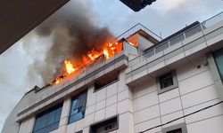 Ataşehir'de otel yangını: Çatı katı alevlere teslim oldu