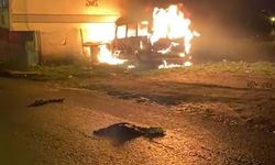 Avcılar'da minibüs alev alev yandı