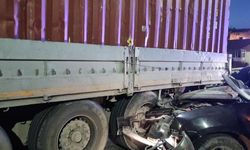 Bozüyük'te otomobil, park halindeki tıra arkadan çarptı: 1 ölü, 1 yaralı