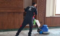 Çayırova'da cuma vaazı sırasında içeriye köpek giren cami dezenfekte edildi