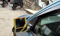 Dikiz aynası kırılan sürücü çareyi böyle buldu