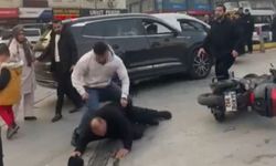 Esenyurt'ta trafikte tartıştığı araç sürücüsünü öldüresiye dövdü: O anlar kamerada
