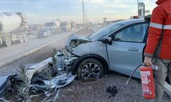 Hurdaya dönen araçtan yaralı kurtuldu