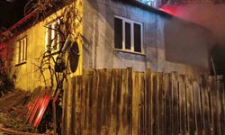 İnegöl'de samanlıkta başlayan yangın eve sıçradı