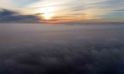 İstanbul sisle kaplandı, bulutların üstünde kartpostallık manzaraları görüntüledi