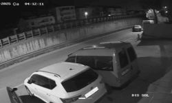 İterek çaldıkları otomobile 'kontak' ararken yakalandılar