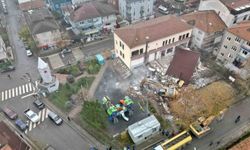 Körfez'de riskli bina yıkıldı