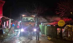 Manyas'ta tek katlı ev alevlere teslim oldu