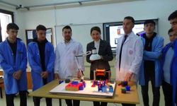 Öğrenciler depodaki atıl malzemelerden trafo sarma makinesi yaptı