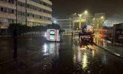 Panelvan ile çarpışan ambulans devrildi: 6 yaralı